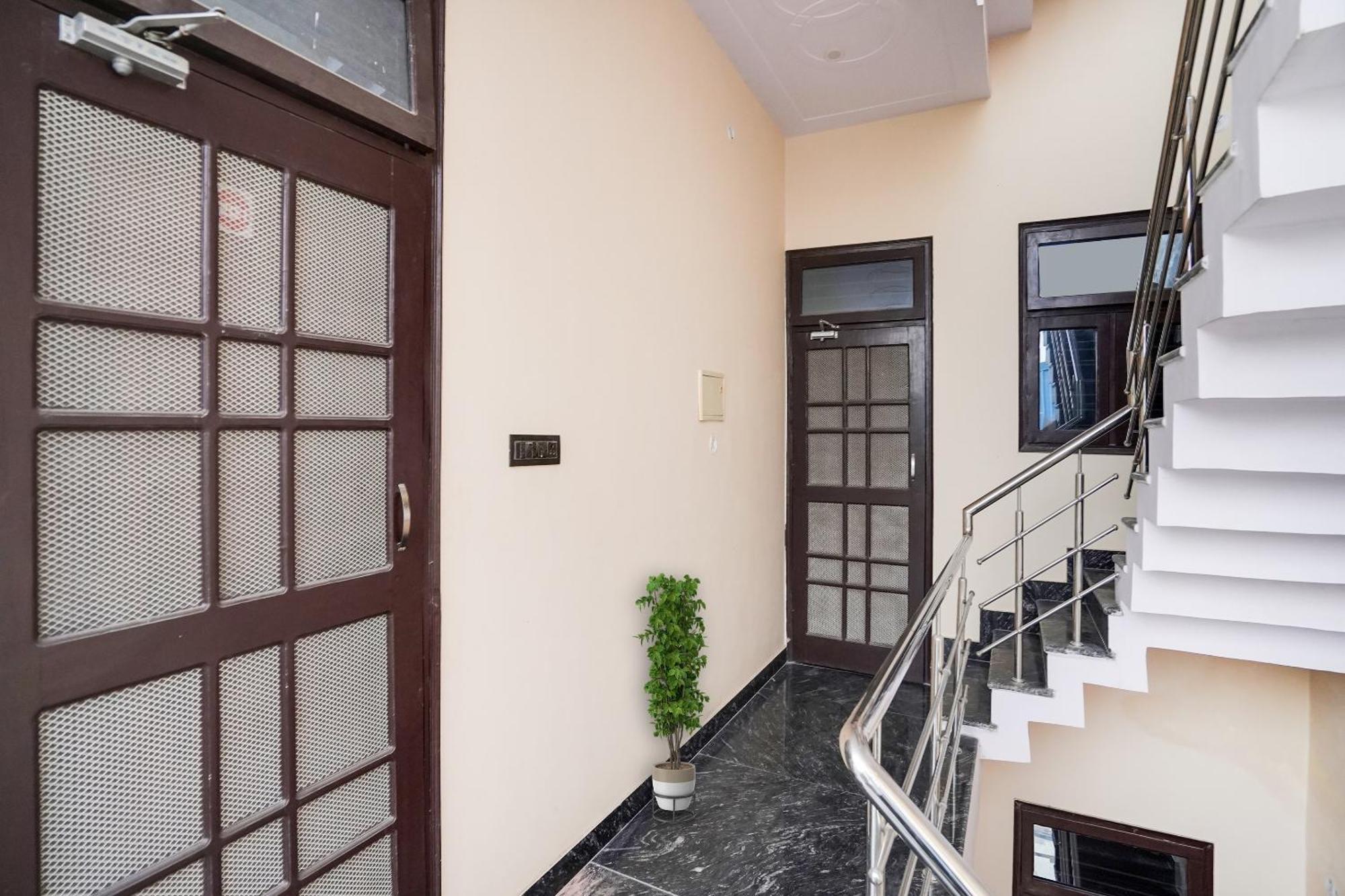 Hotel O Ayurma Inn Chinhat Kültér fotó